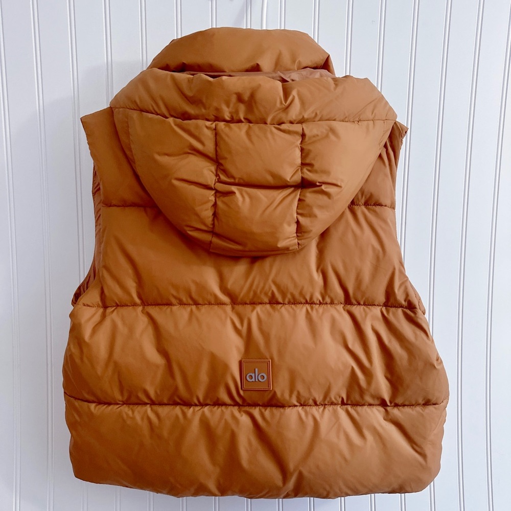 ALO Gold Rush Hooded Sleeveless Puffer Vest In Toffee NWT Size M - Picture 11 of 12